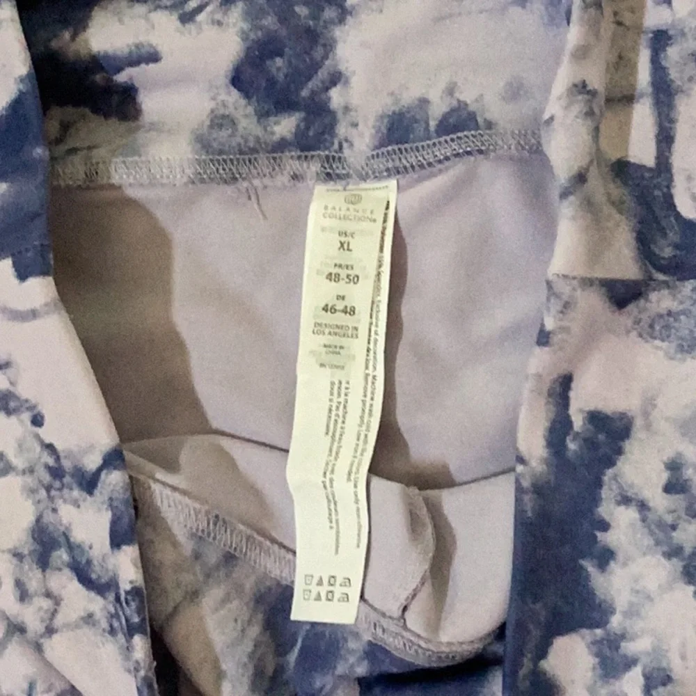 Balance Collection leggings. - Picture 4 of 5